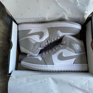 Jordan 1 mid linen